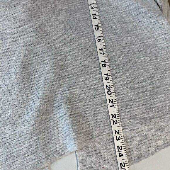 G F Collection knit gray long sleeve split back top - S - 🙂3/$15 - Picture 8 of 8